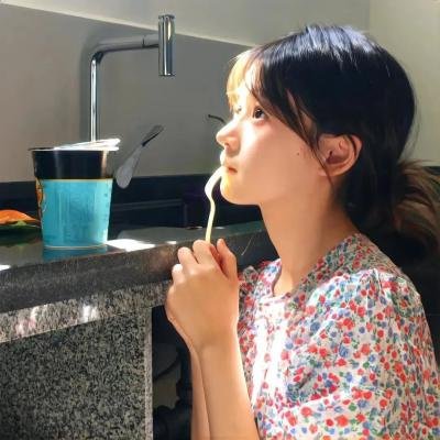 肉弹霓裳